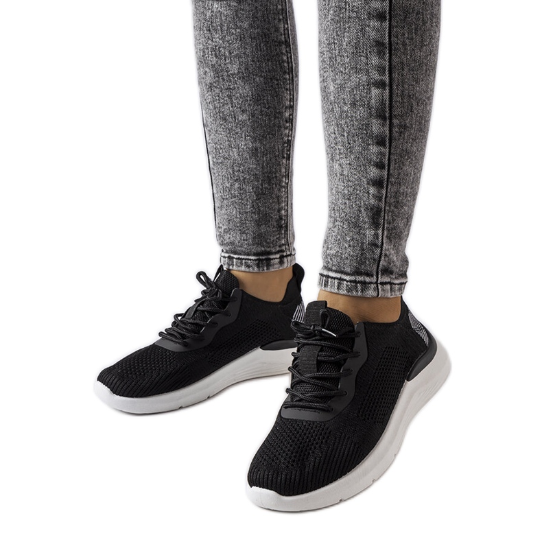 Tênis preto e branco da Nelson