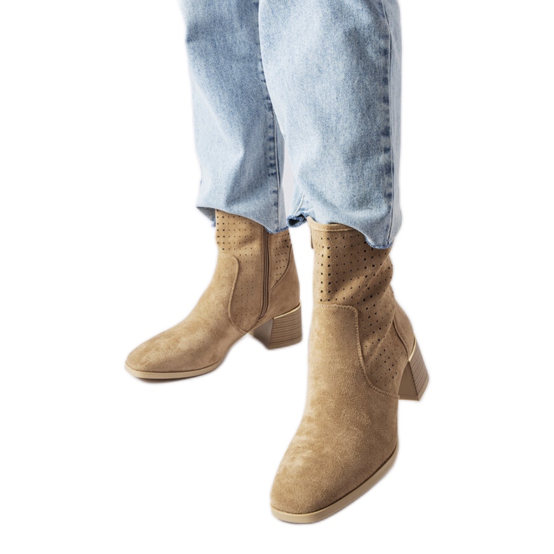 Botins bege com parte superior perfurada da Cavallo