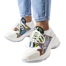 Tênis branco com detalhes em animais da Filiberto