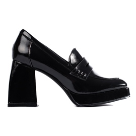 Sapatos pretos de salto alto envernizados da Shelovet Sapatos pretos de salto alto envernizados da Shelovet