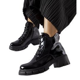 Botins pretos com isolamento envernizado da Vinceza