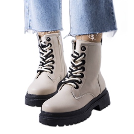 Botins com isolamento bege por Jolene