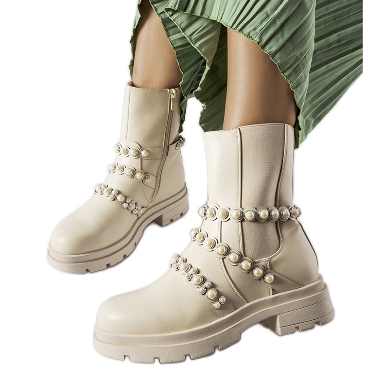 Botins bege decorados com pérolas Callicratide