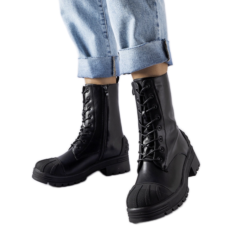 Sapatos de trabalho pretos com sola Manara grossa