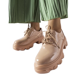 Sapatos bege de couro envernizado Kelly