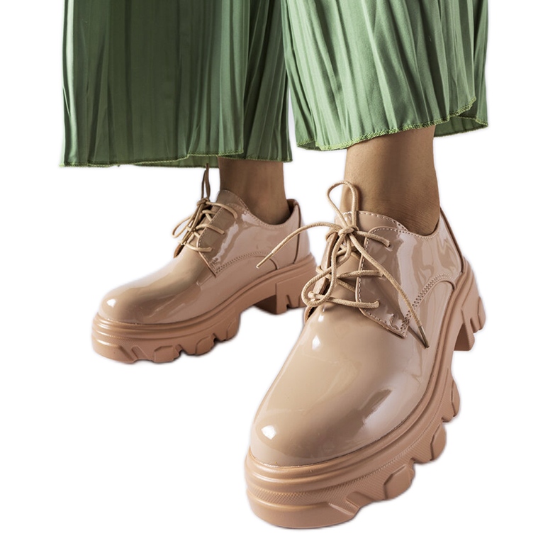 Sapatos bege de couro envernizado Kelly