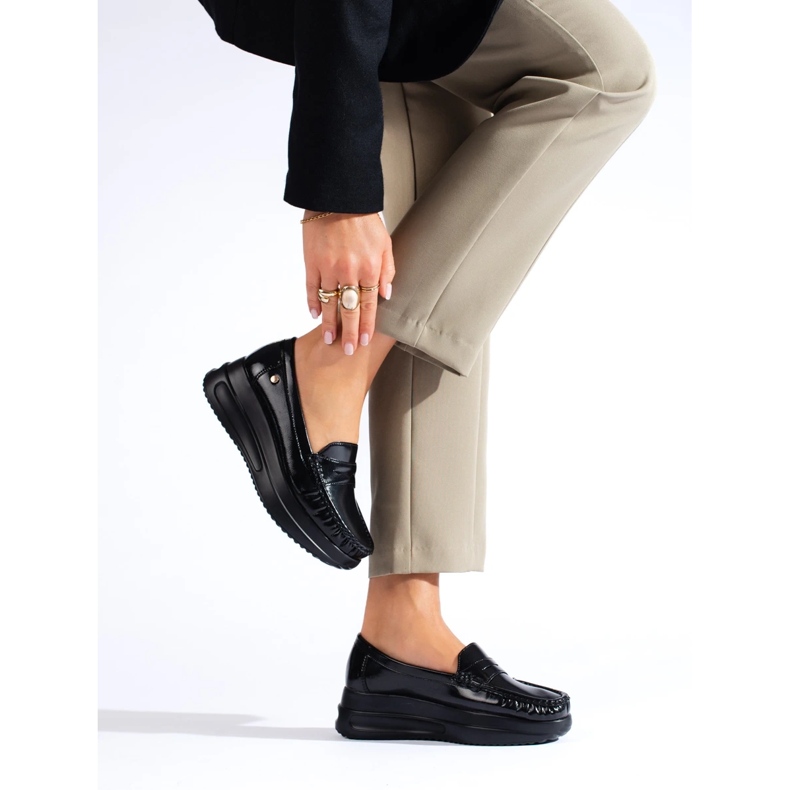 Mocassins pretos envernizados em plataforma Shelovet grossa