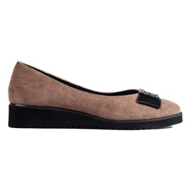 Sapatos de camurça bege escuro com cunha baixa da Shelovet Sapatos de camurça bege escuro com cunha baixa da Shelovet