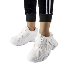 Tênis branco com sola grossa Fida