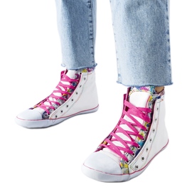 Botins florais brancos, Marphisa.