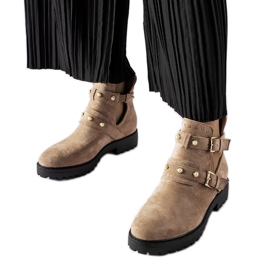 Botins decorativos bege com recortes da Provolo