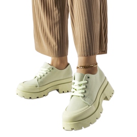 Sapatos verdes com sola Pointe enorme