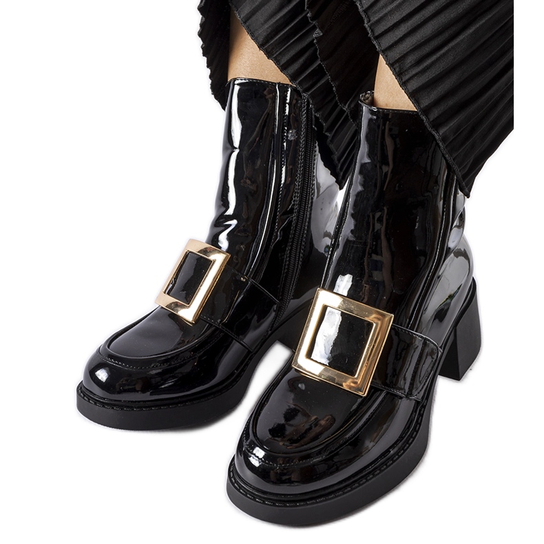 Botins pretos de salto alto envernizados da Girardi