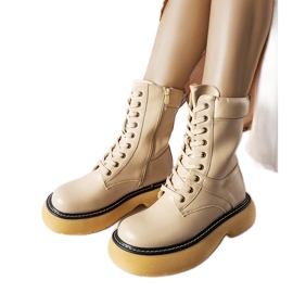 Botas de trabalho com isolamento bege na plataforma Davi
