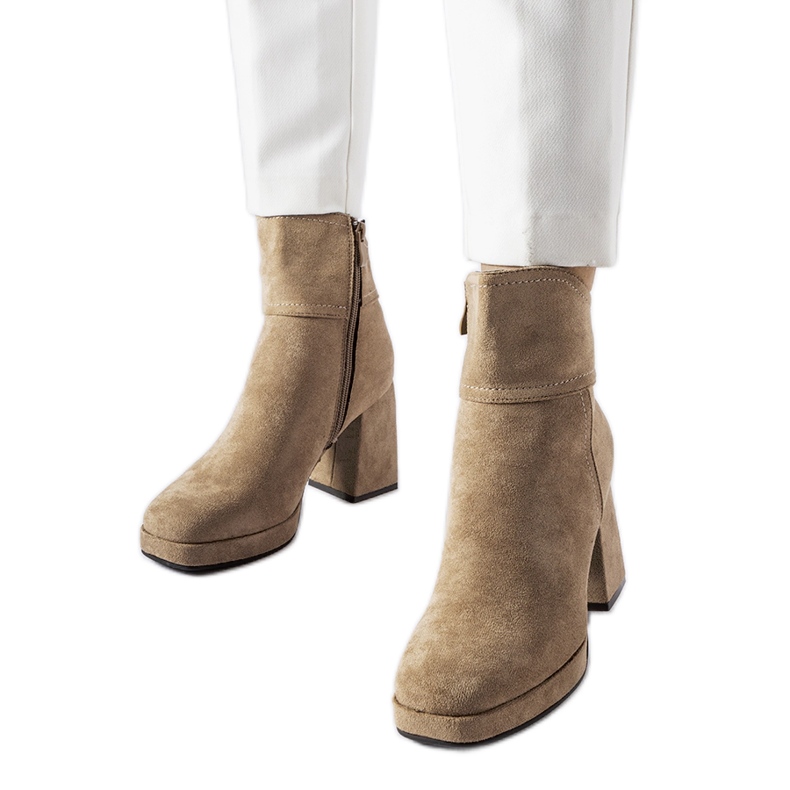 Botins cinza com salto Itaf enorme bege