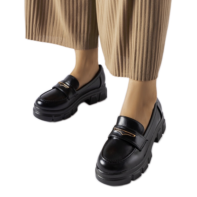 Mocassins pretos Fuori com banda de rodagem visível