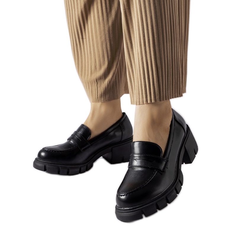 Mocassins clássicos pretos com bloco Dina