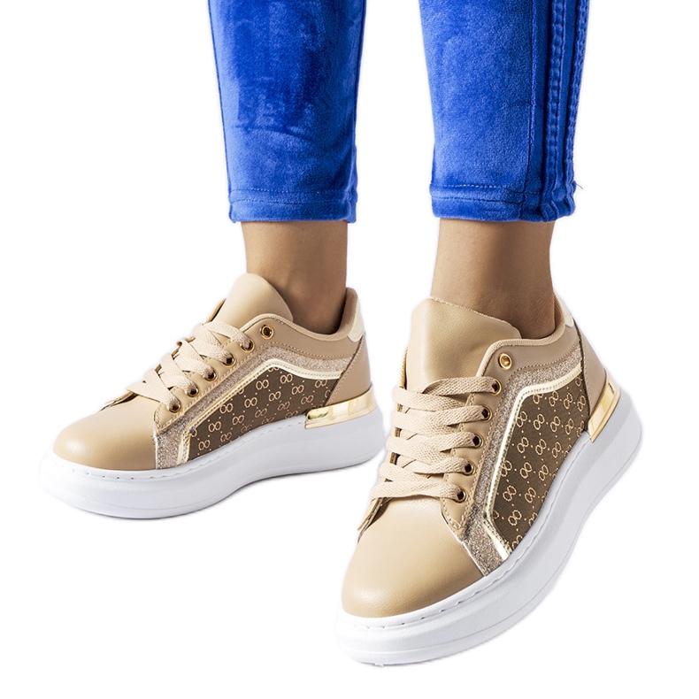 Sapatos bege decorados com glitter na plataforma Leo