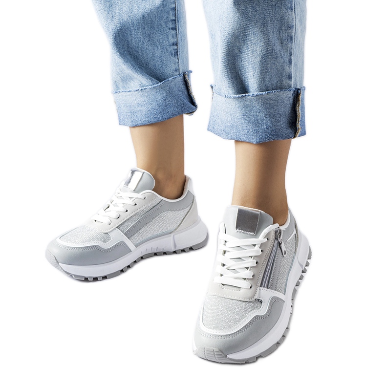 Tênis feminino cinza e prata Camuzzoni