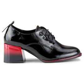 Sapatos femininos elegantes com atacadores e salto vermelho preto Sapatos femininos elegantes com atacadores e salto vermelho preto