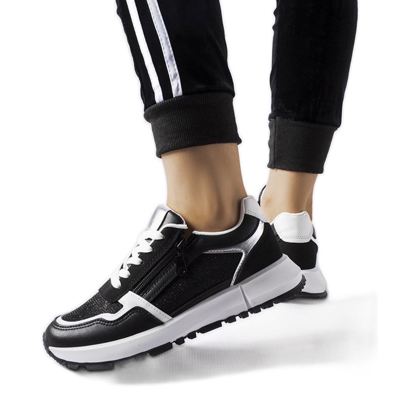 Tênis Camuzzoni preto decorativo