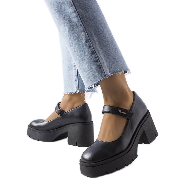 Sapatos de salto alto de couro preto Karino