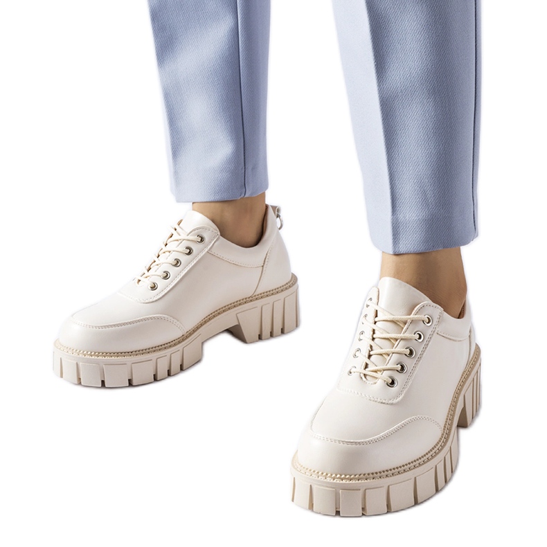 Sapatos bege elegantes clássicos Severino