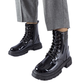 Inna Botas Mestervi pretas, isoladas e envernizadas preto