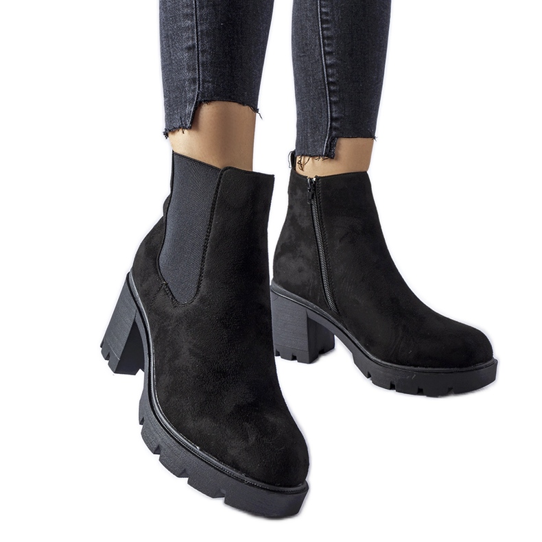 Botins pretos com salto grosso da Tobiassen Botins pretos com salto grosso da Tobiassen