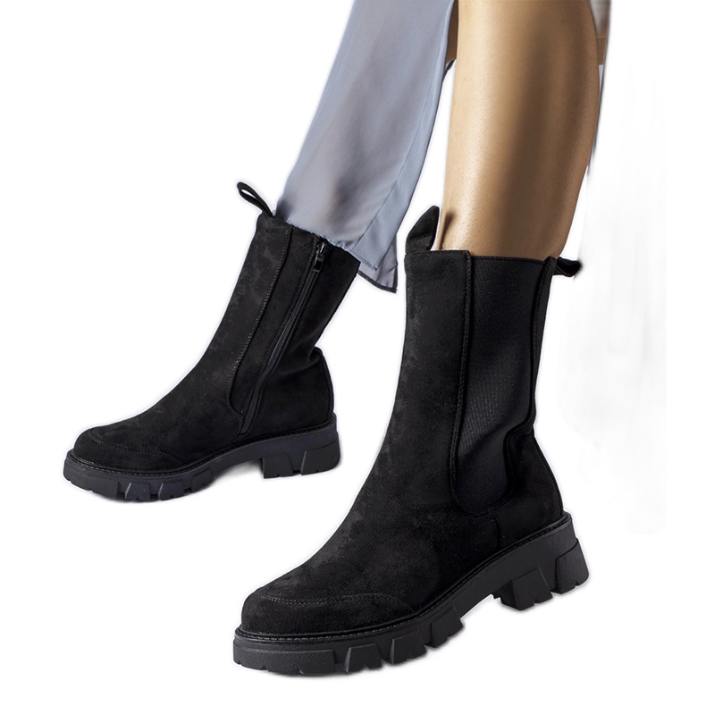 Botins de cano alto maciços pretos, Morbello. Botins de cano alto maciços pretos, Morbello.