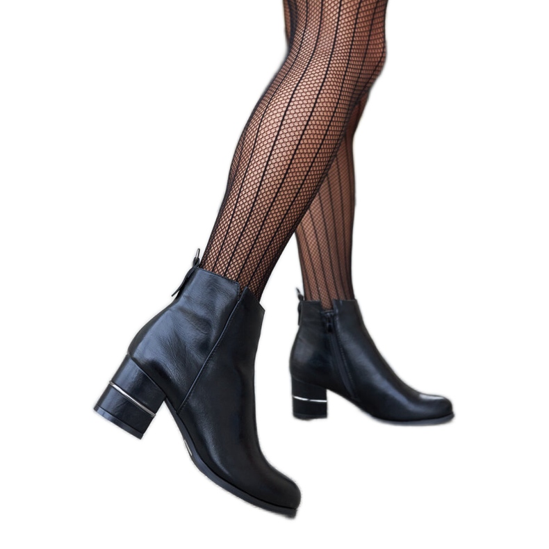 Botins pretos com salto Batista decorativo