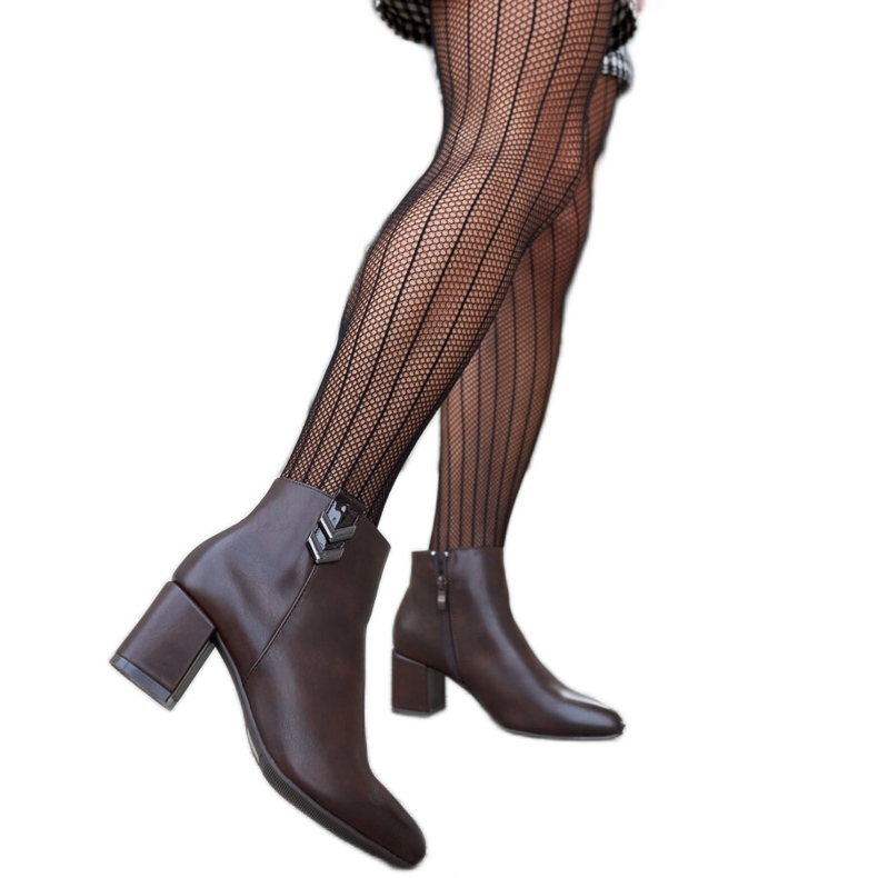 Botins marrons de salto baixo da Aniceto castanho