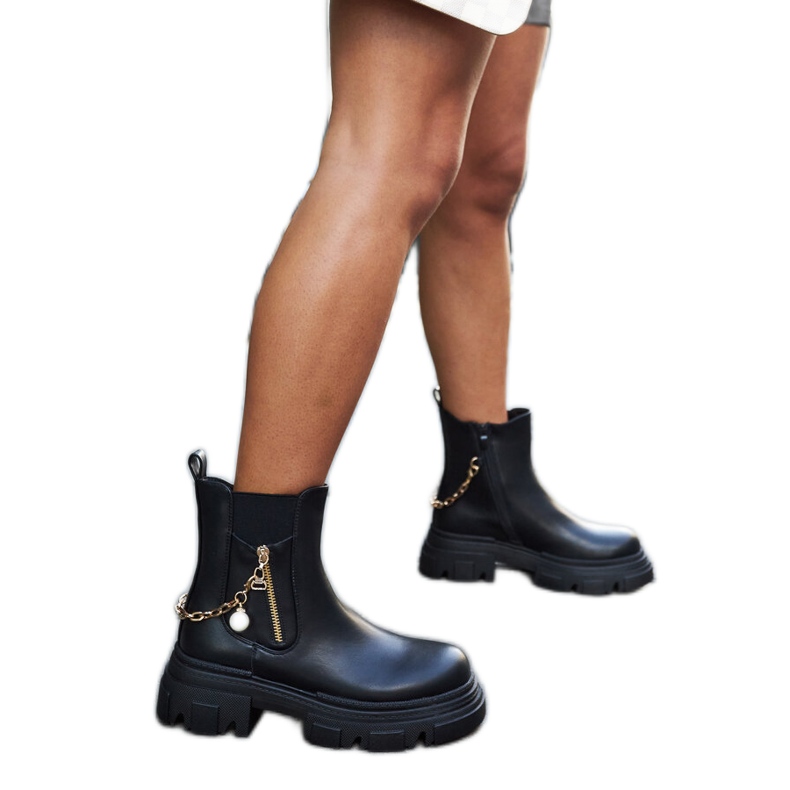 Botins pretos com corrente Archard decorativa Botins pretos com corrente Archard decorativa