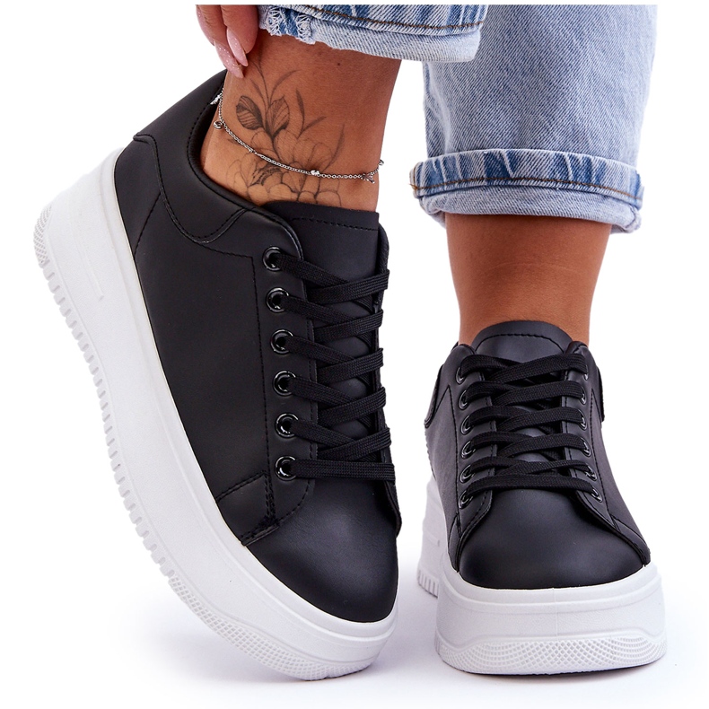 Calçado desportivo clássico feminino preto e branco