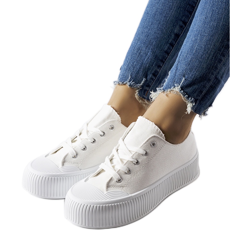 Tênis branco em plataforma grossa Fortunata