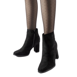 Botins de salto alto Torricelli pretos