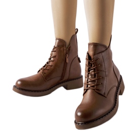 Botas rasteiras assimétricas marrons da Solza marrom