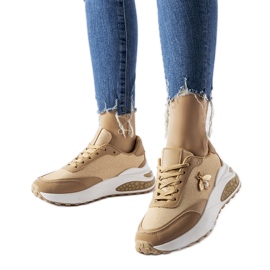 Tênis marrom e branco com fio Acciano decorativo castanho