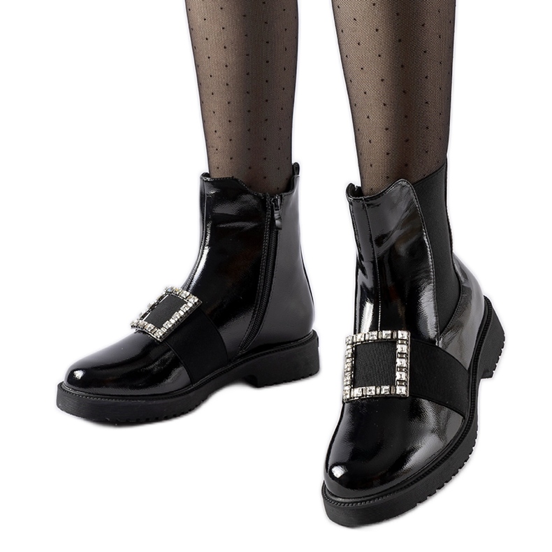 Botins pretos envernizados com strass Lisandro