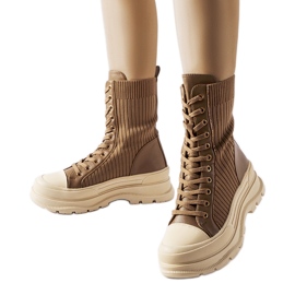 Meias marrons com sola grossa da Vitto marrom