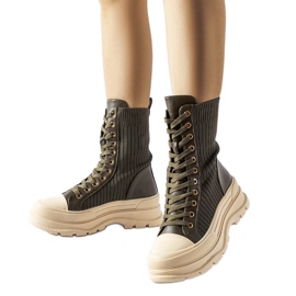 Botas verdes escuras com sola clara e grossa Vitto