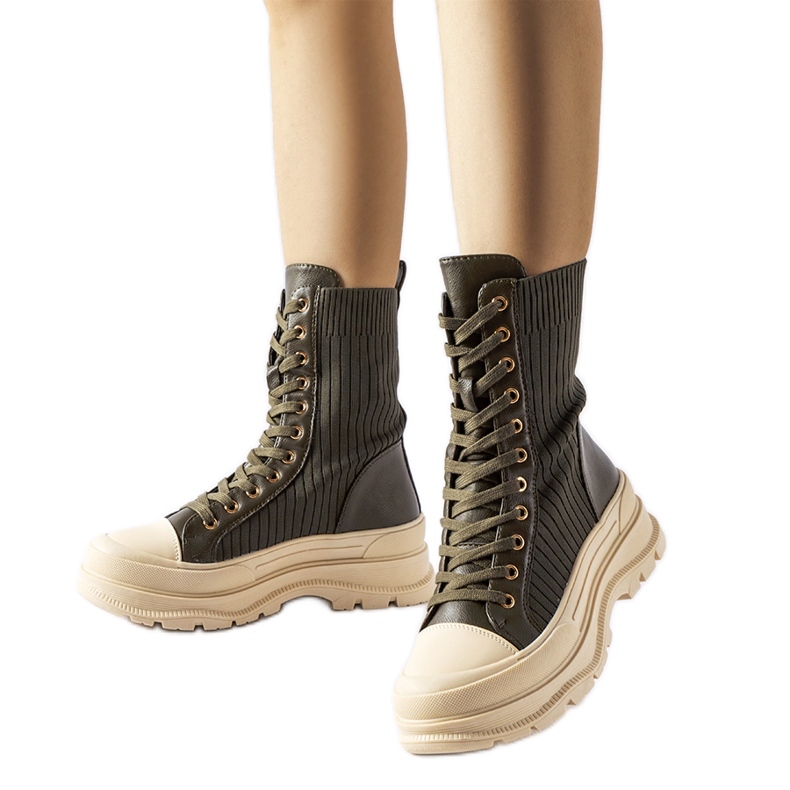 Botas verdes escuras com sola clara e grossa Vitto