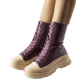 Sapatos isolados roxos com sola grossa Giselda tolet