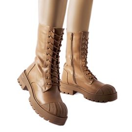 Brown isolou mulheres trabalhadoras da Cardinale marrom