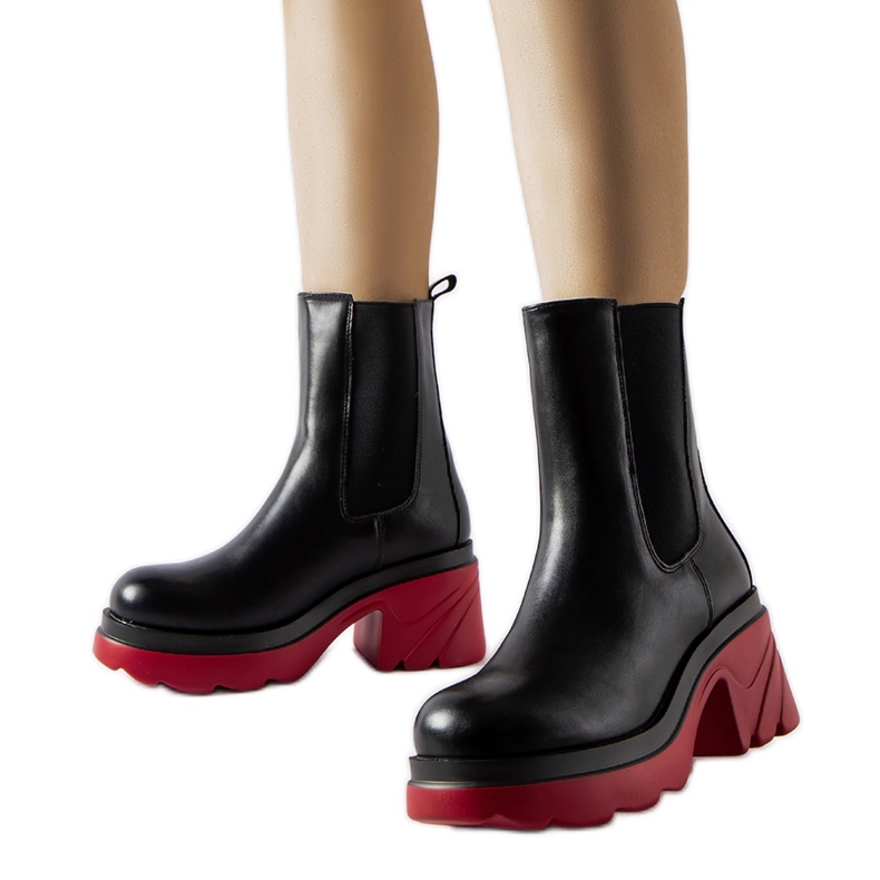 Botins pretos com isolamento e salto Tirano vermelho