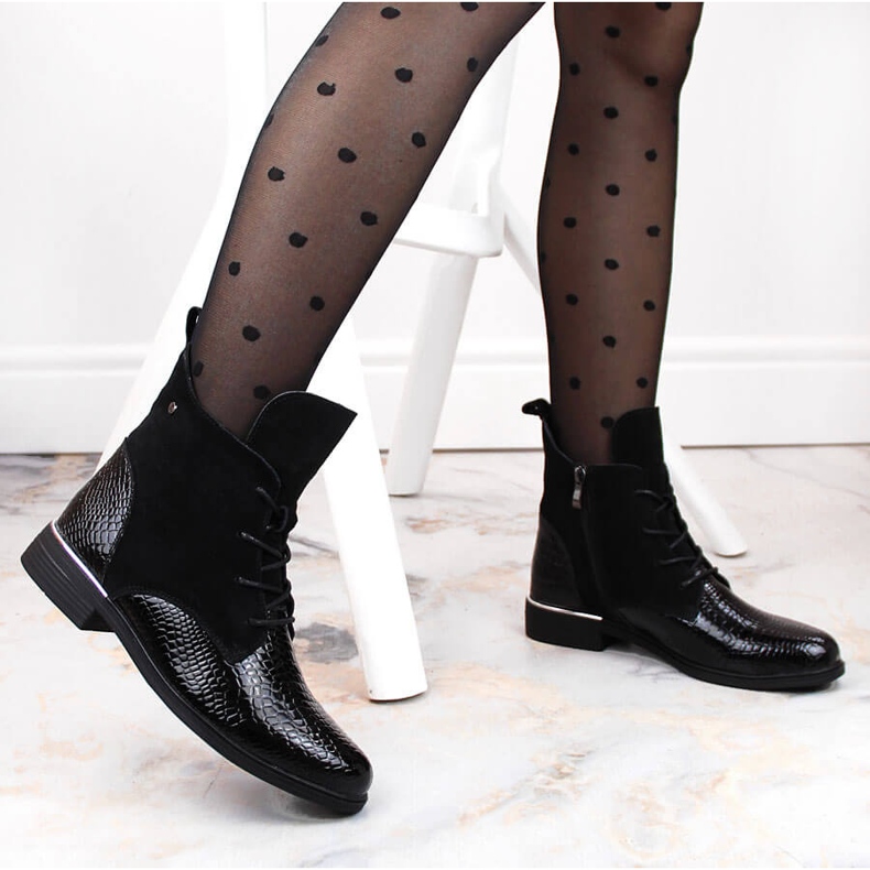 Botas femininas pretas isoladas em couro camurça envernizada Filippo DBT4749 preto