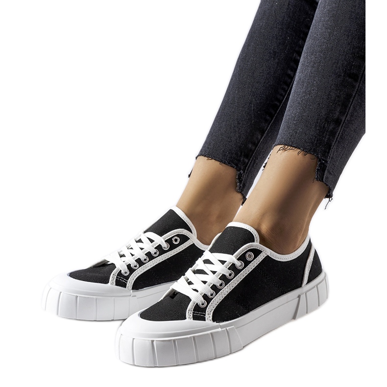 Tênis preto em plataforma Egidio grossa