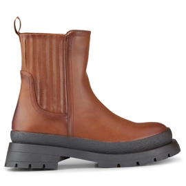 Botins marrons em couro ecológico com sola grossa castanho