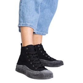 Tênis preto com plataforma alta da Guerrino