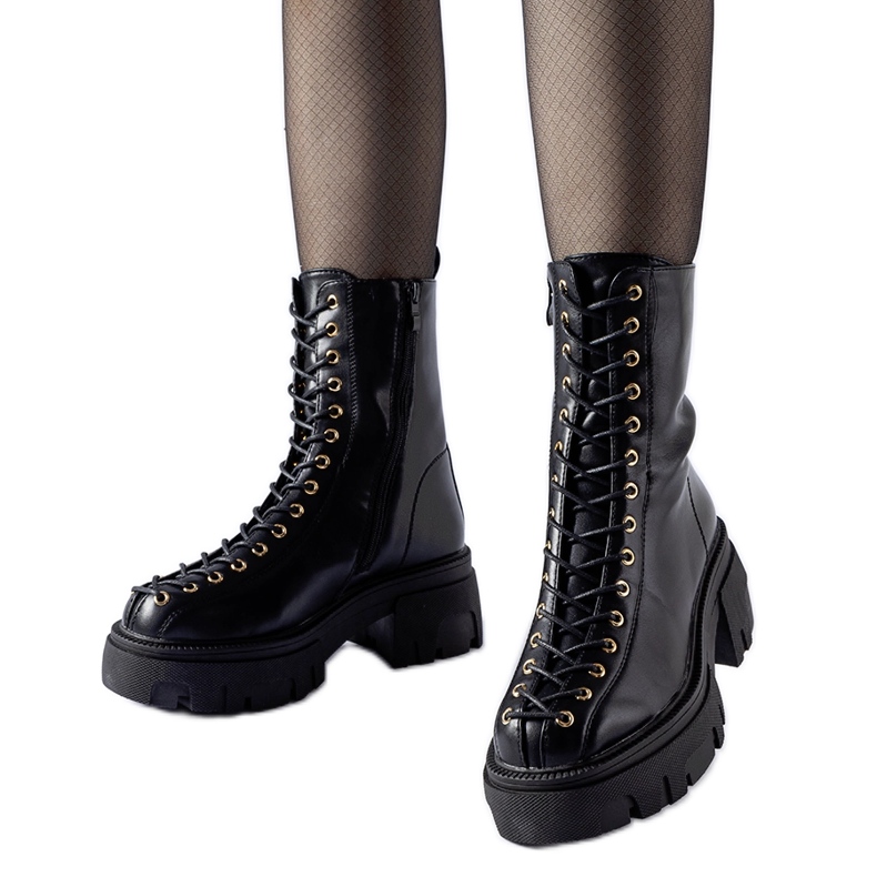 Botas isoladas pretas decoradas com encadernação Amla preto